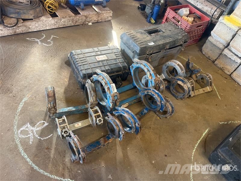 Quantity of (6) Electric Fuse Socket Clamps Other components