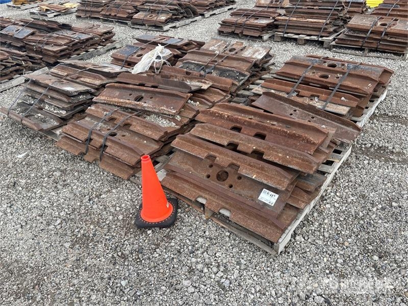  Quantity of (6) Pallets of Excavator Pad Otros componentes
