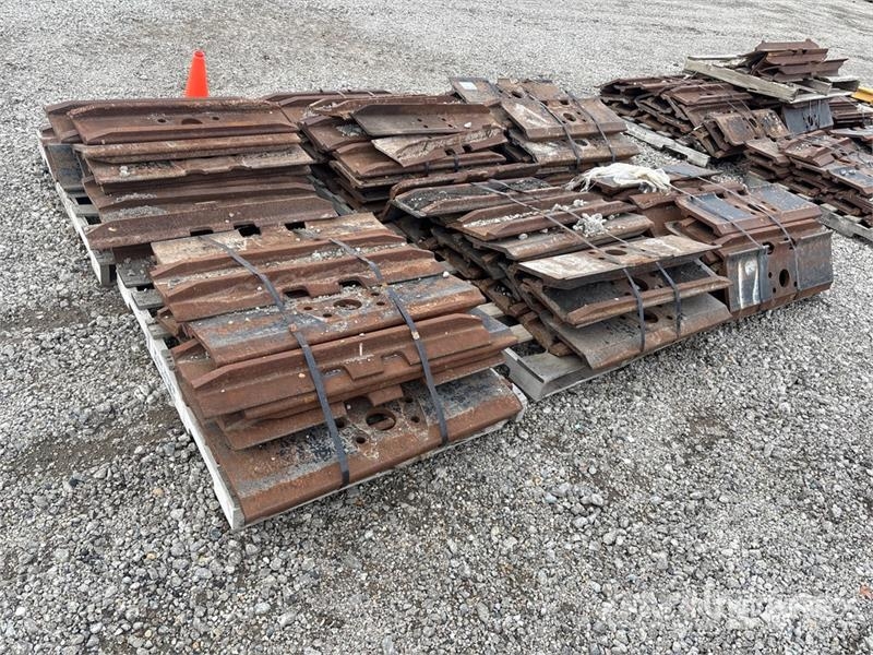  Quantity of (6) Pallets of Excavator Pad Otros componentes