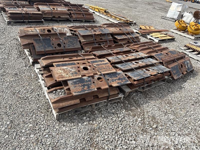 Quantity of (6) Pallets of Excavator Pads Otros componentes