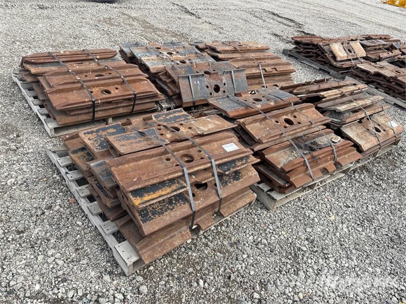 Quantity of (6) Pallets of Excavator Pads Otros componentes