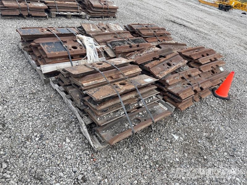  Quantity of (6) Pallets of Excavator Pad Otros componentes