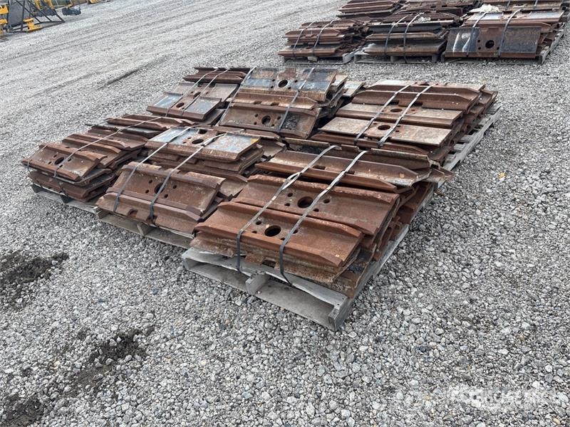  Quantity of (6) Pallets of Excavator Pads Otros componentes