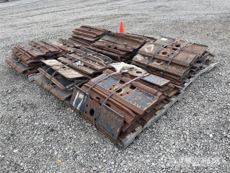  Quantity of (6) Pallets of Excavator Pad Otros componentes
