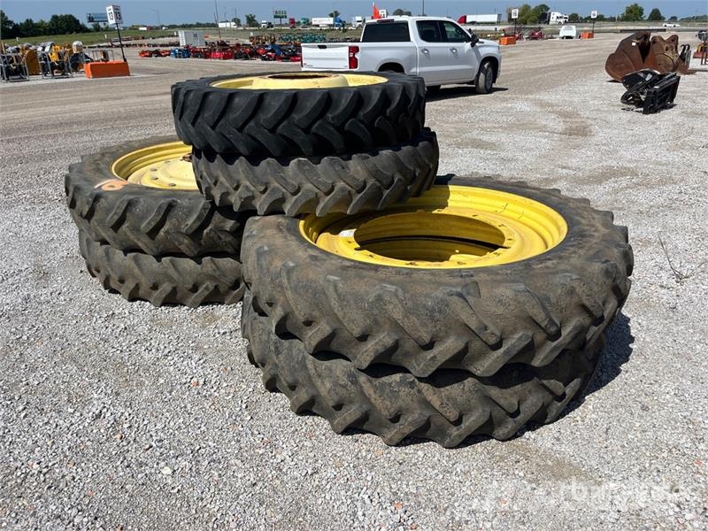 Quantity of (6) Wheels & Tires - Fits John Deere 8 Ruedas