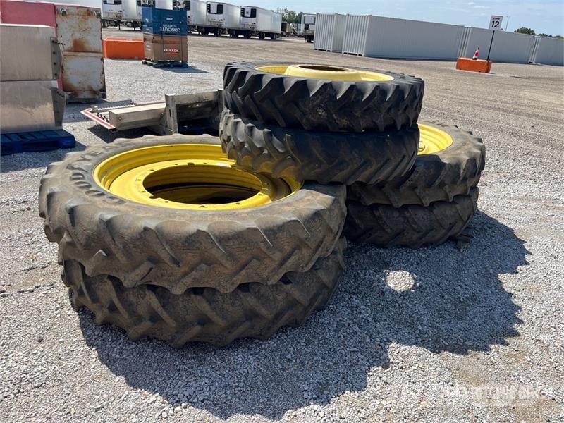 Quantity of (6) Wheels & Tires - Fits John Deere 8 Ruedas