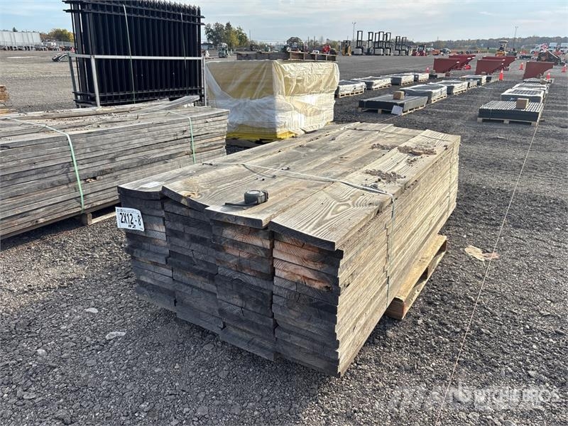  Quantity of (64) 2 in x 12 in x 8 ft SYP Lumber Outros componentes