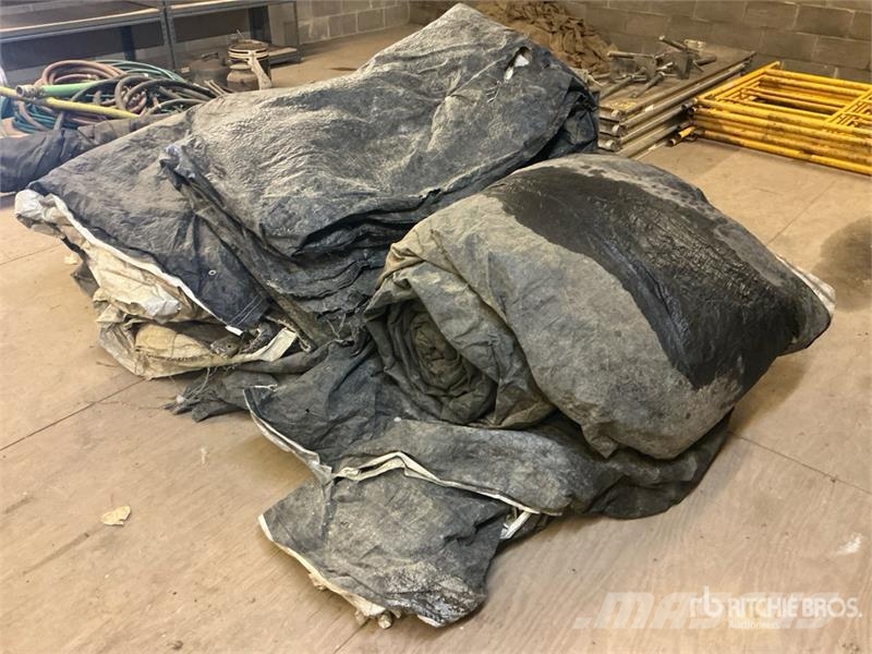 Quantity of (7) Concrete Blankets 건설 장비 - 기타