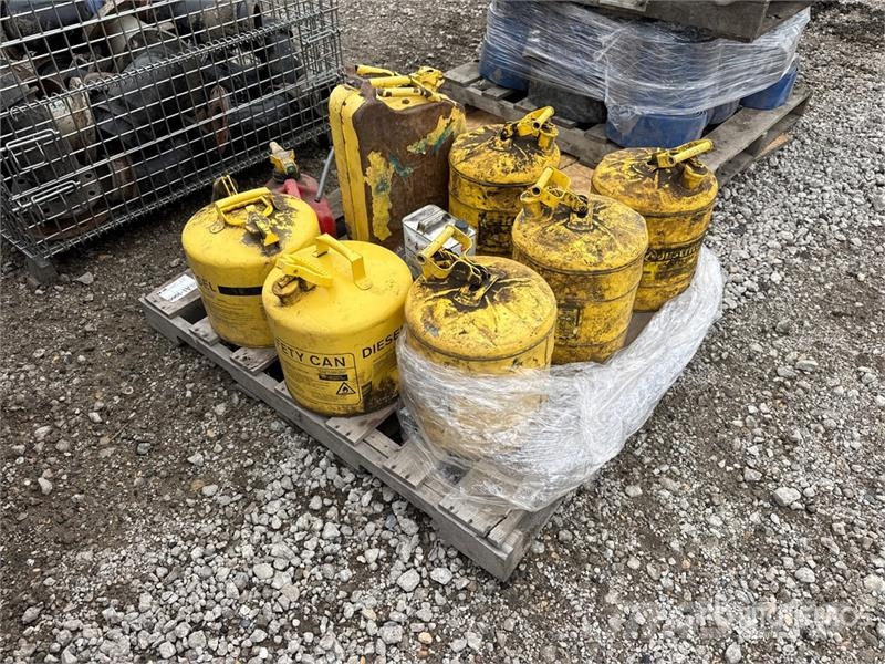 Quantity of (7) Justrite Flammable Liquid Safety C Outros componentes