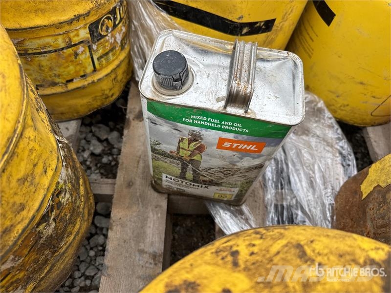 Quantity of (7) Justrite Flammable Liquid Safety C Outros componentes