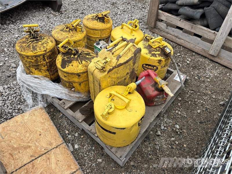 Quantity of (7) Justrite Flammable Liquid Safety C Outros componentes