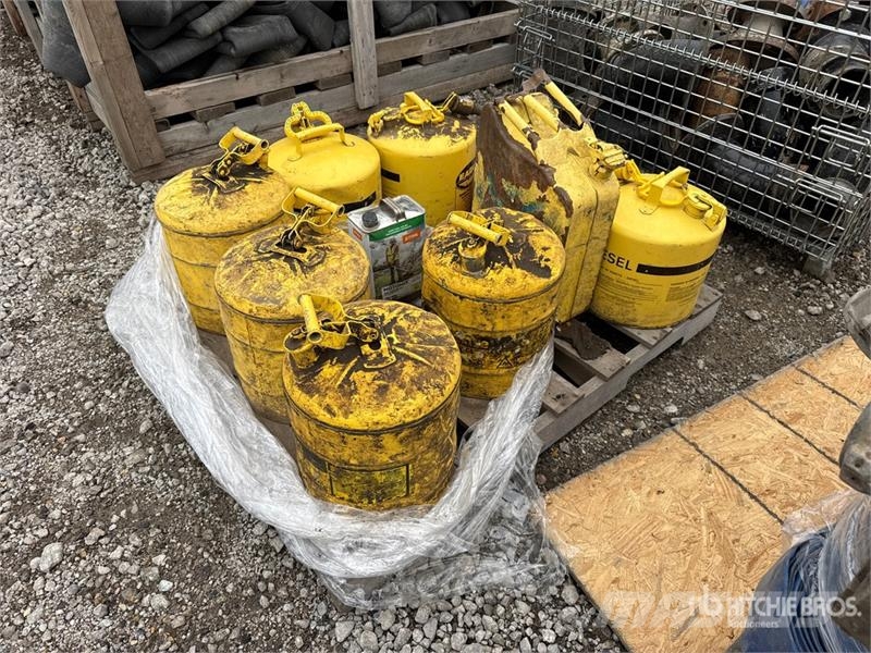 Quantity of (7) Justrite Flammable Liquid Safety C Outros componentes