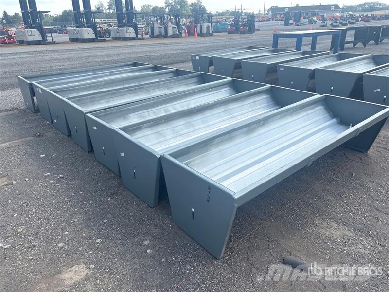  Quantity of (7)  Kit Containers CF-90-V Livestock  Hranilnice živine