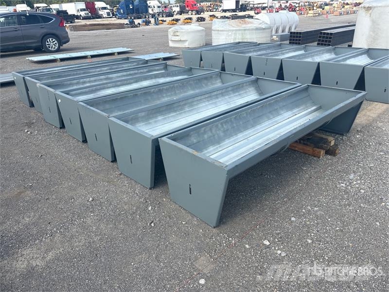  Quantity of (7)  Kit Containers CF-90-V Livestock  Hranilnice živine