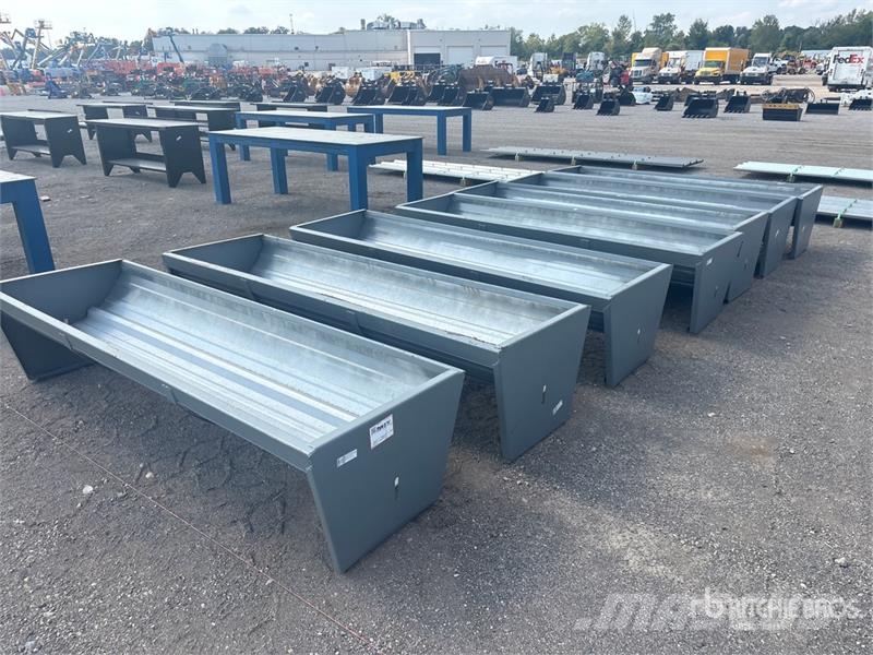  Quantity of (7)  Kit Containers CF-90-V Livestock  Hranilnice živine