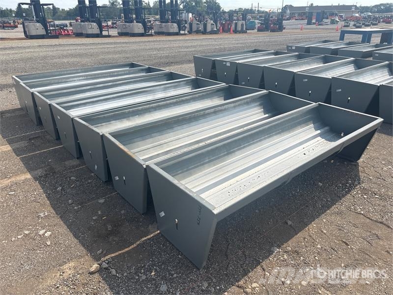  Quantity of (7)  Kit Containers CF-90-V Livestock  Hranilnice živine