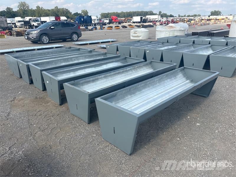  Quantity of (7)  Kit Containers CF-90-V Livestock  Hranilnice živine