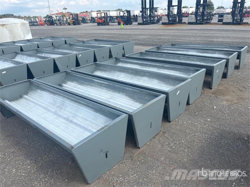  Quantity of (7)  Kit Containers CF-90-V Livestock  Hranilnice živine