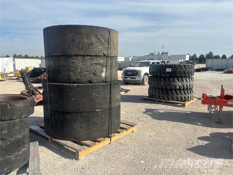 Quantity of (7) Solid Rubber Tires Gume, točkovi i felne