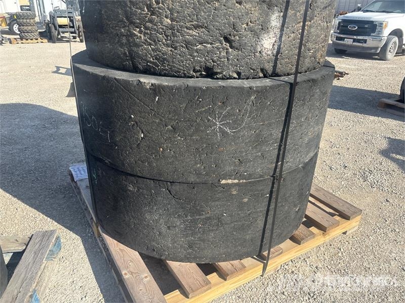 Quantity of (7) Solid Rubber Tires Gume, točkovi i felne