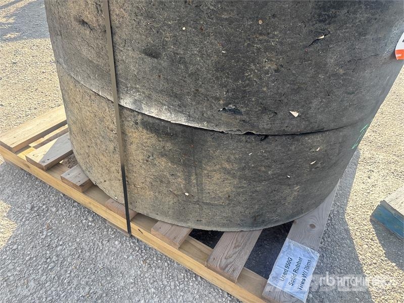 Quantity of (7) Solid Rubber Tires Gume, točkovi i felne