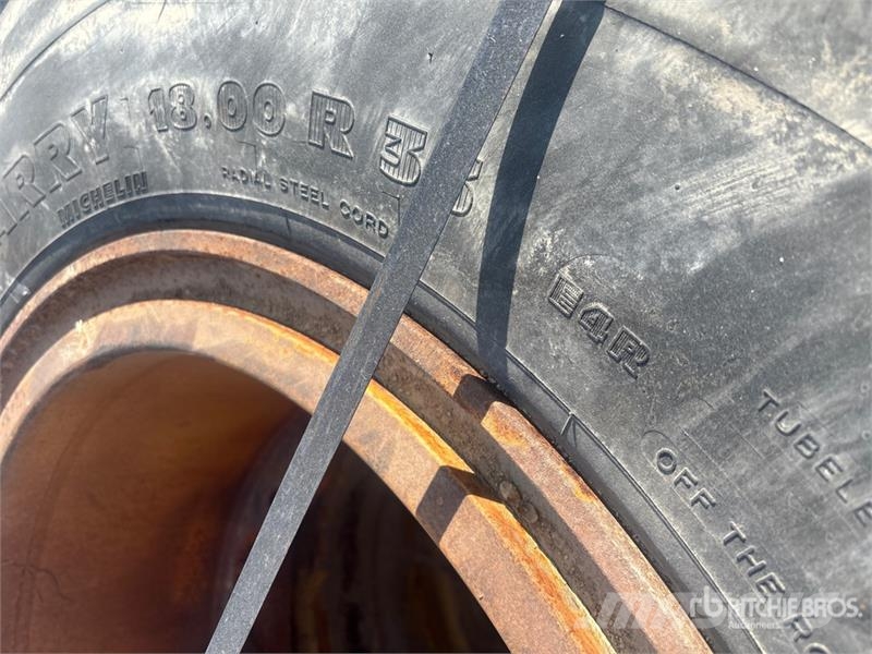 Quantity of (7) Solid Rubber Tires Gume, točkovi i felne