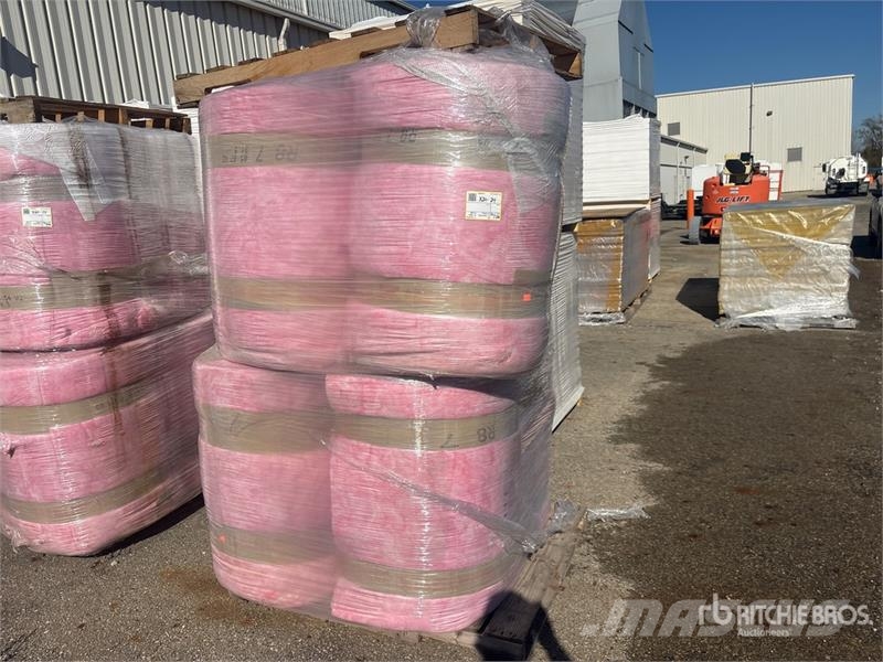 Quantity of (8) 34 1/2 in x 100 ft R-8 Fiberglass Vitle, dvigala in gradbeni dvižni sistemi