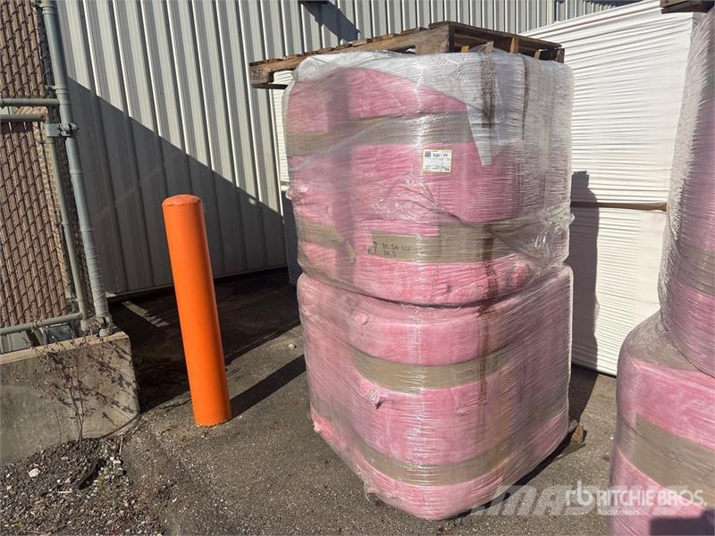 Quantity of (8) 34 1/2 in x 100 ft R-8 Fiberglass Vitle, dvigala in gradbeni dvižni sistemi
