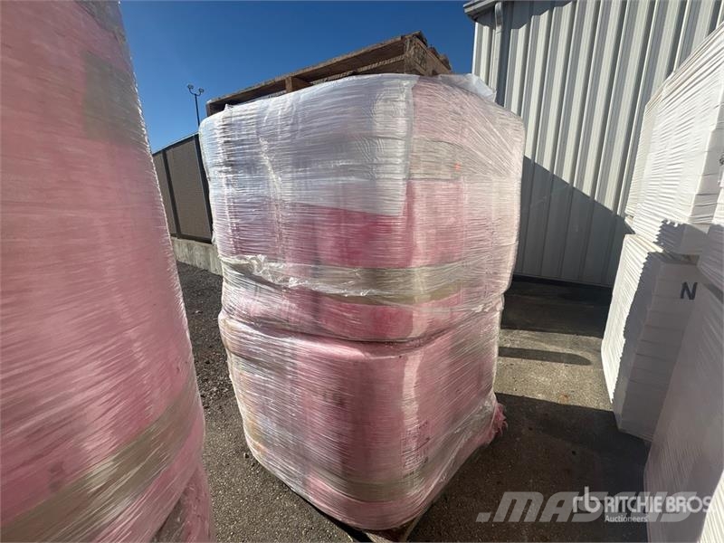 Quantity of (8) 34 1/2 in x 100 ft R-8 Fiberglass Vitle, dvigala in gradbeni dvižni sistemi
