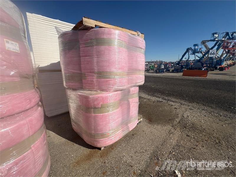 Quantity of (8) 34 1/2 in x 100 ft R-8 Fiberglass Vitle, dvigala in gradbeni dvižni sistemi
