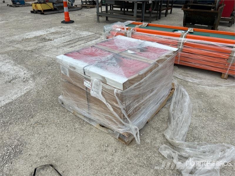 Quantity of (8) 5 Gallon Liquid Utility Jug Otros componentes
