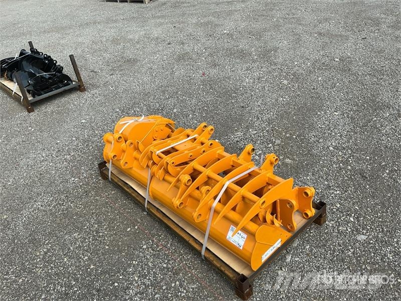  Quantity of (8)  GIYI Cat 301 GYA-8 Mini Excavator Other components