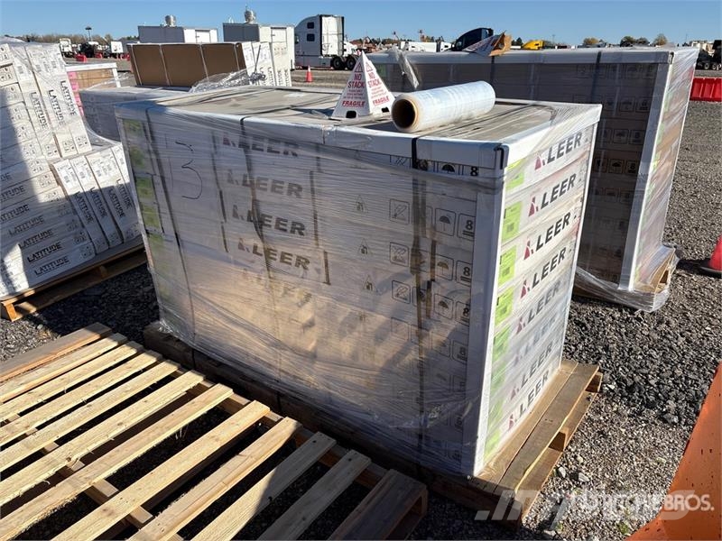  Quantity of (8) Hard Tri-Fold Tonneau Cover (Unuse Transportes - Outros

