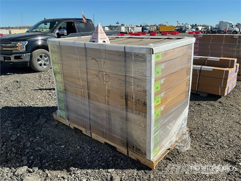  Quantity of (8) Hard Tri-Fold Tonneau Cover (Unuse معدات النقل - غير ذلك
