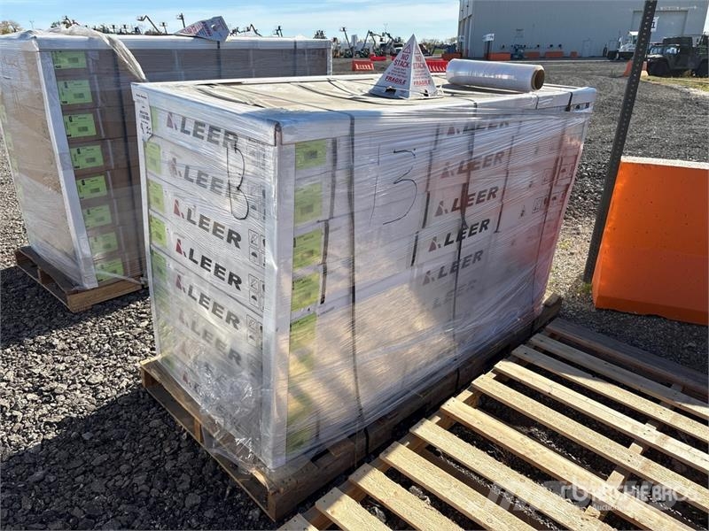  Quantity of (8) Hard Tri-Fold Tonneau Cover (Unuse Transportes - Outros

