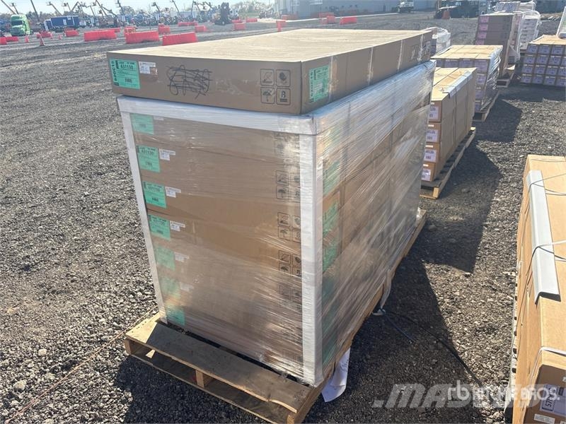  Quantity of (8) Leer HF350M 3-Panel Folding Tonnea Transportes - Outros
