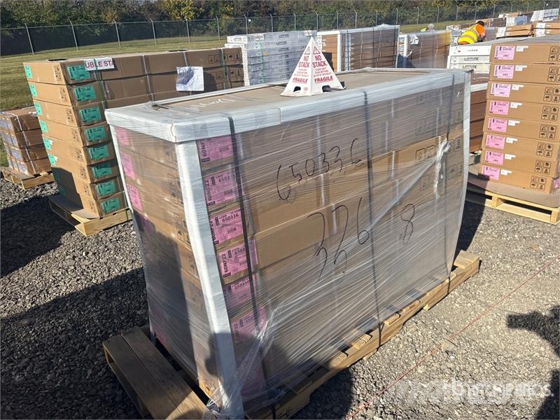 Quantity of (8) Leer HF650M Quad-Folding Tonneau C Transportes - Outros