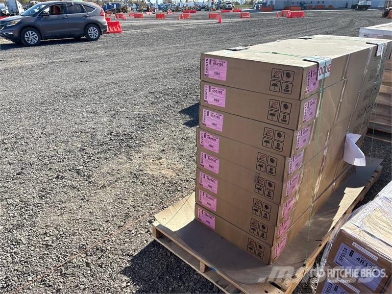  Quantity of (8) Leer HF650M Quad-Folding Tonneau C Transportes - Outros

