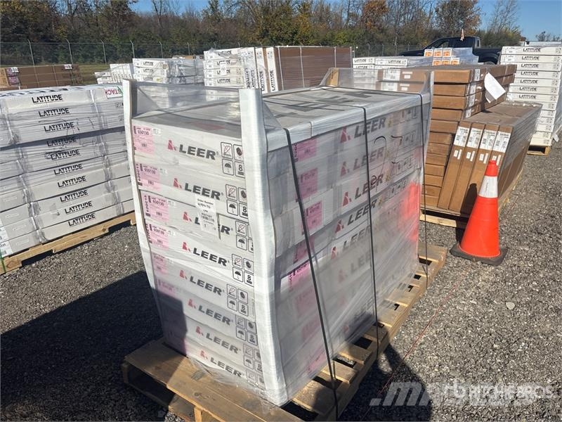  Quantity of (8) Leer HF650M Quad-Folding Tonneau C Transportes - Outros
