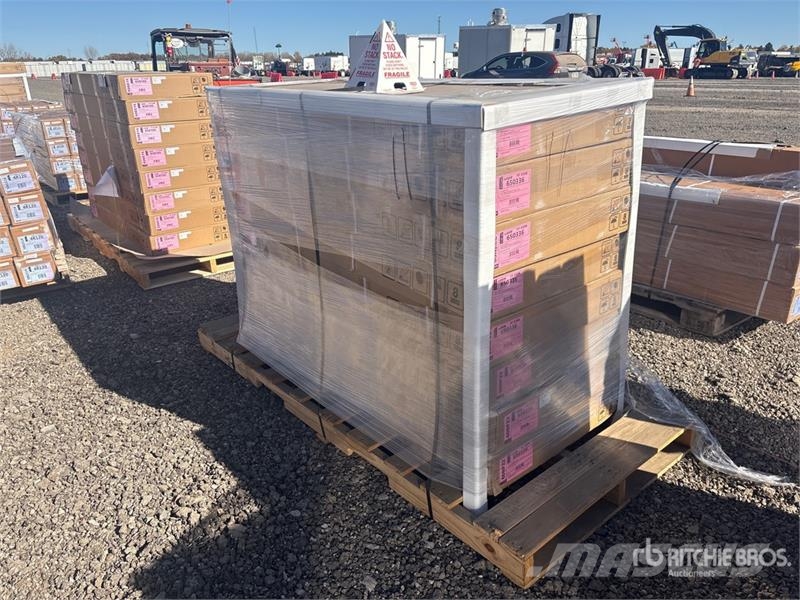 Quantity of (8) Leer HF650M Quad-Folding Tonneau C Transportes - Outros