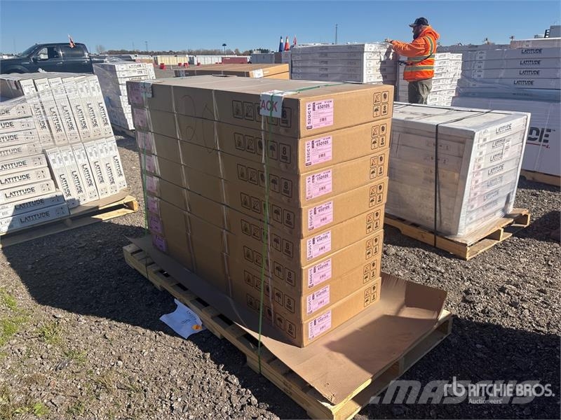  Quantity of (8) Leer HF650M Quad-Folding Tonneau C معدات النقل - غير ذلك