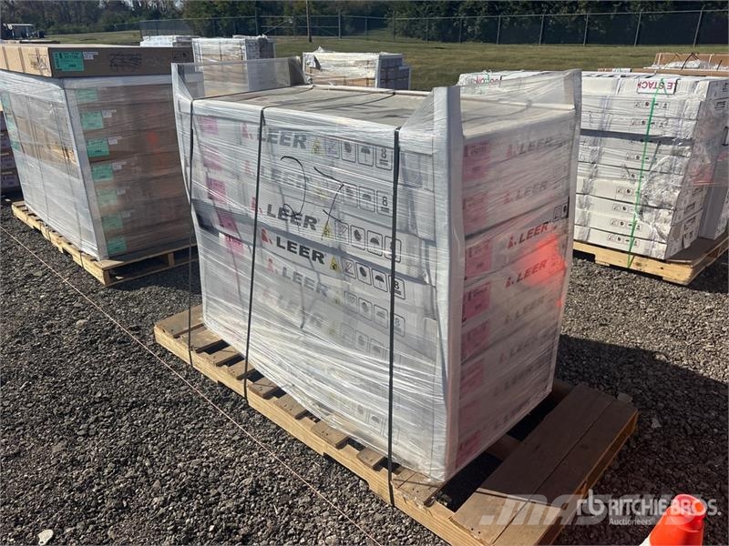  Quantity of (8) Leer HF650M Quad-Folding Tonneau C Transportes - Outros
