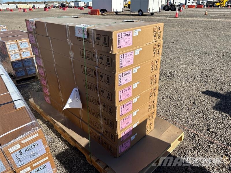  Quantity of (8) Leer HF650M Quad-Folding Tonneau C Transportes - Outros
