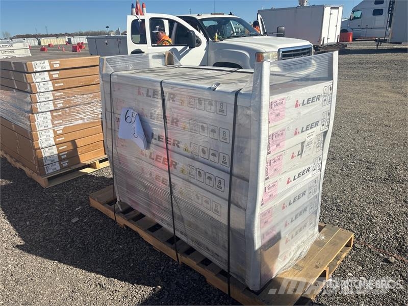  Quantity of (8) Leer HF650M Quad-Folding Tonneau C Transportes - Outros
