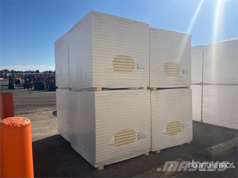 Quantity of (8) Pallets of Polyiso Insulation Vitle, dvigala in gradbeni dvižni sistemi