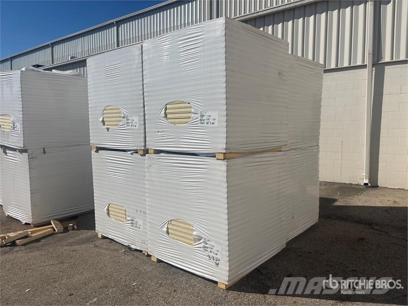 Quantity of (8) Pallets of Polyiso Insulation Vitle, dvigala in gradbeni dvižni sistemi