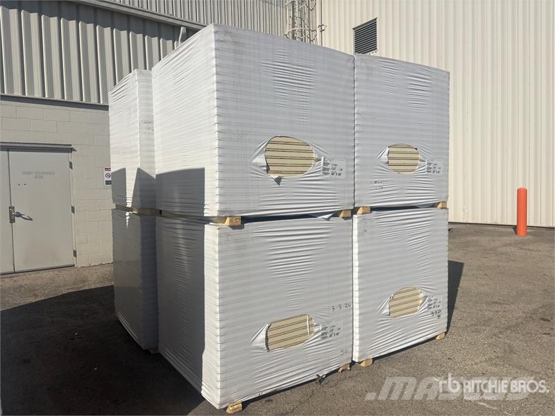 Quantity of (8) Pallets of Polyiso Insulation Vitle, dvigala in gradbeni dvižni sistemi