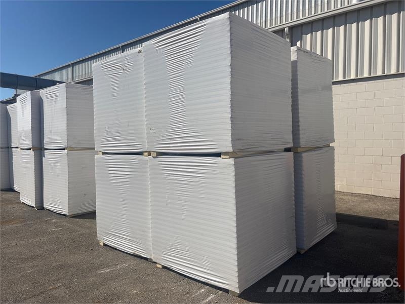 Quantity of (8) Pallets of Polyiso Insulation Vitle, dvigala in gradbeni dvižni sistemi