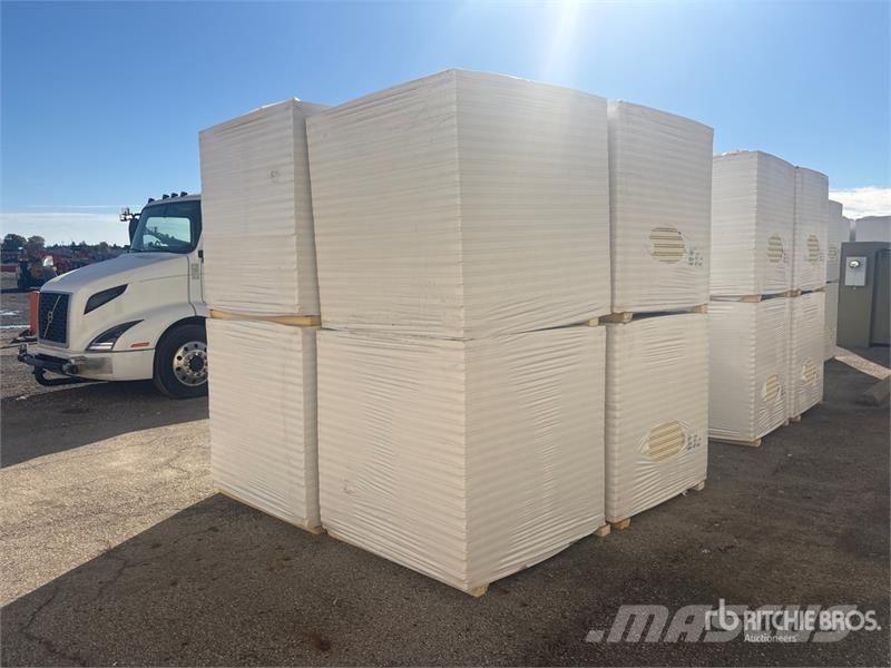 Quantity of (8) Pallets of Polyiso Insulation Vitle, dvigala in gradbeni dvižni sistemi