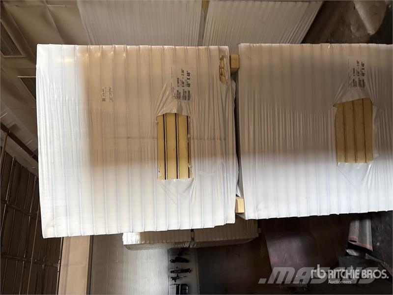  Quantity of (8) Pallets of Polyiso Insulation 윈치, 호이스트 및 자재 리프트